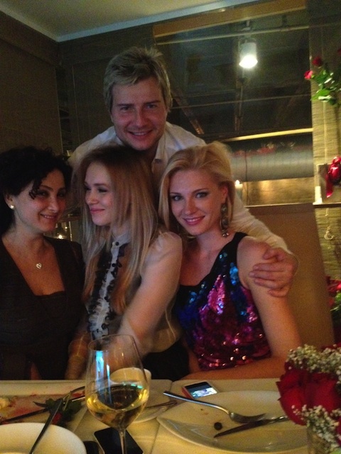 Николай Басков с девушками
