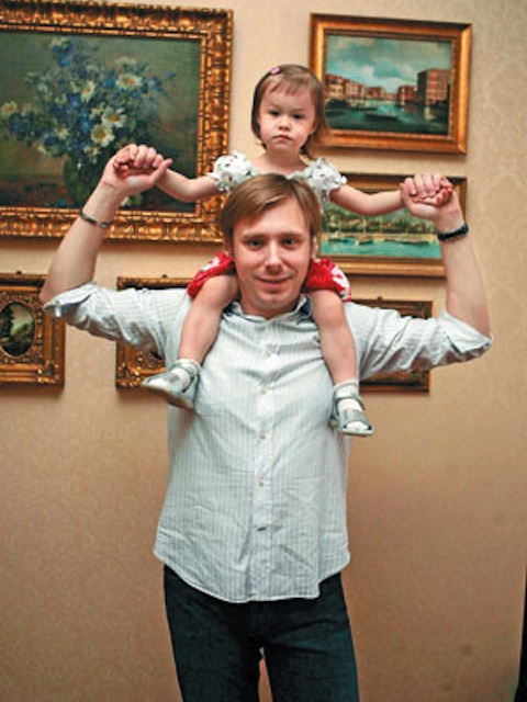 Александр Масляков-младший с дочкой