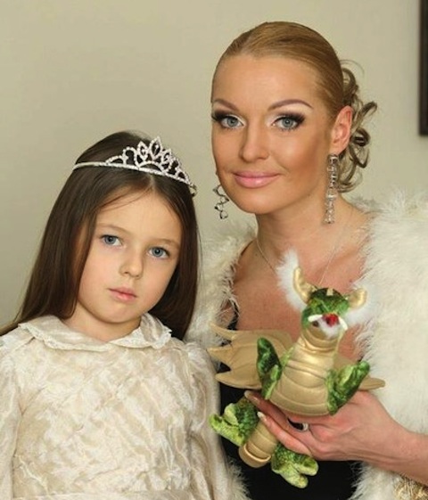 Анастасия Волочкова с дочкой
